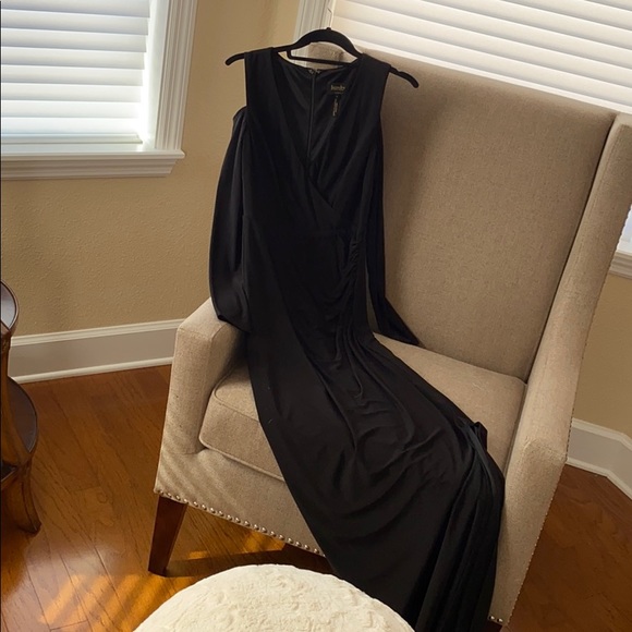 Laundry By Shelli Segal Dresses & Skirts - Black cold shoulder long sleeved evening gown